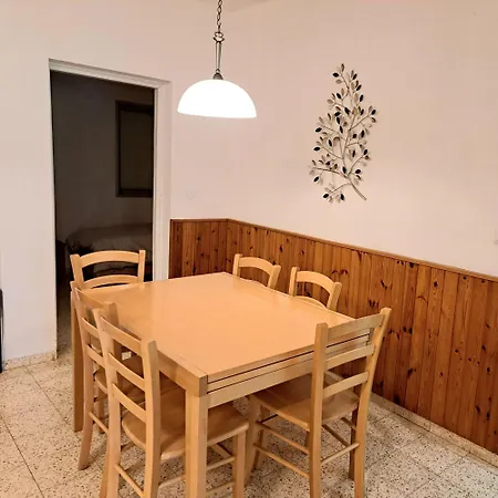 לטייל בחוץ להרגיש בבית H̱efẕi Bah Exterior photo