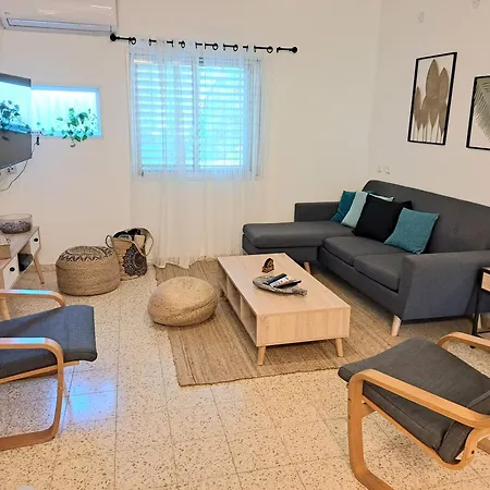לטייל בחוץ להרגיש בבית H̱efẕi Bah Exterior photo